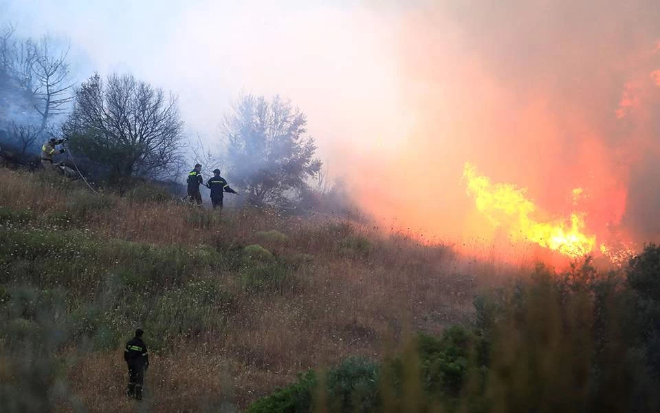 Πυρκαγιά τώρα στη Μάνη κοντά σε χωριό